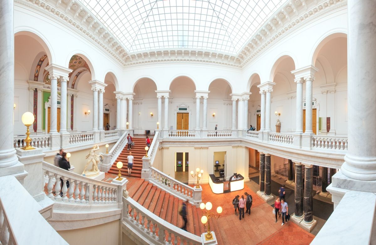 zur Vergrößerungsansicht des Bildes: Treppenhaus der Albertina, Foto: Swen Reichhold