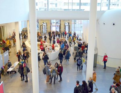 Im Neuen Augusteum auf dem Campus Augustusplatz finden Sie am Tag der offenen Tür zahlreiche Infostände. Foto: Zentrale Studienberatung